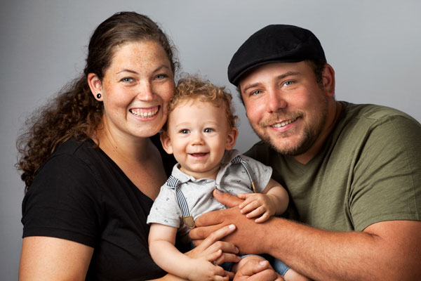 Authentische Familienportraits bekommen Sie bei PM Fotostudios